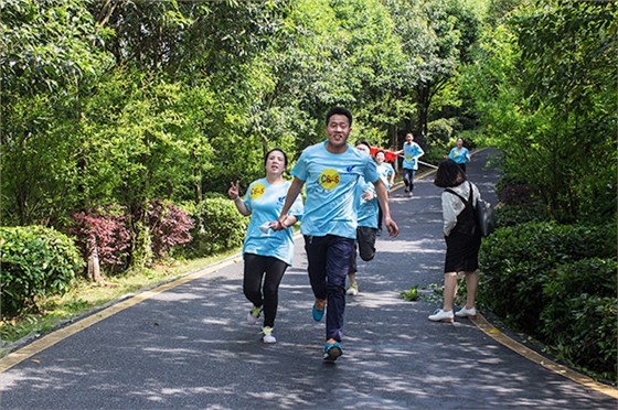 红龙扑克组织开展迎&ldquo;五一&rdquo;庆祝建司60周年智跑竞赛活动