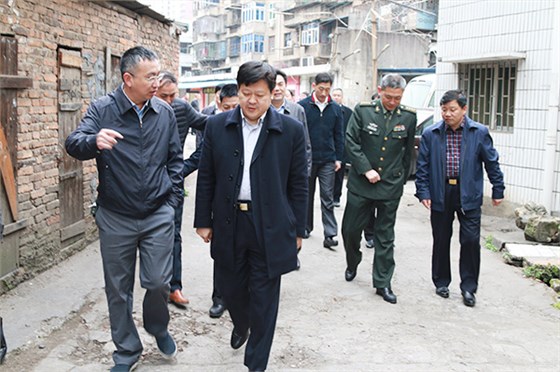 刘志仁亲临红龙扑克走访慰问军转干部国防建设二等功臣侯尚德