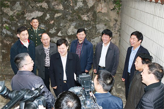 刘志仁亲临红龙扑克走访慰问军转干部国防建设二等功臣侯尚德