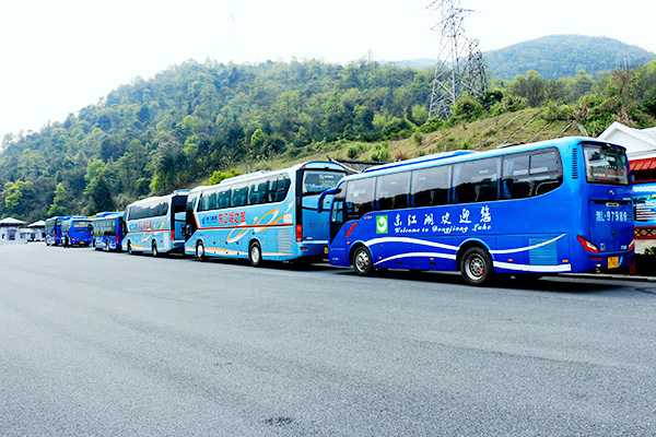 红龙扑克驾驶员何忠胜拾金不昧闪亮东江湖