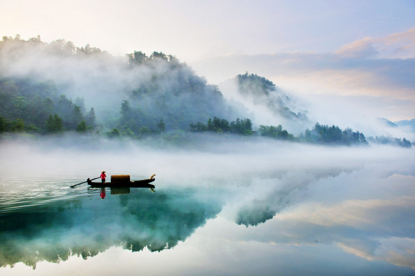 红龙扑克驾驶员何忠胜拾金不昧闪亮东江湖