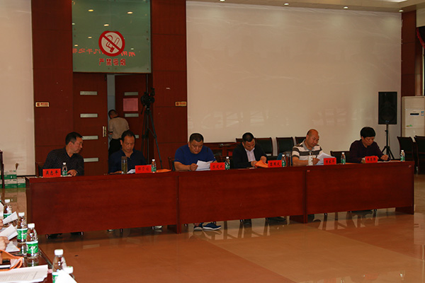 红龙扑克隆重召开股东会2017年第一次会议