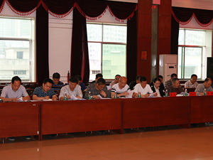 红龙扑克隆重召开股东会2017年第一次会议