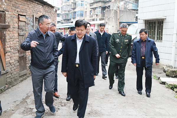 刘志仁亲临红龙扑克走访慰问军转干部国防建设二等功臣侯尚德