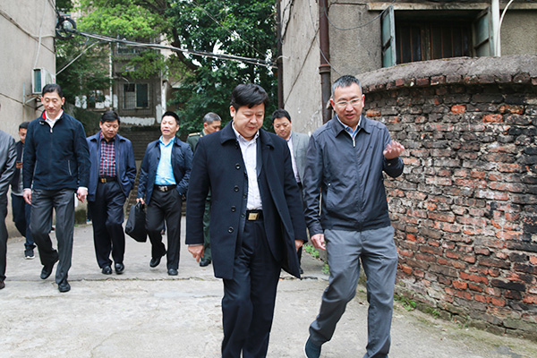 刘志仁亲临红龙扑克走访慰问军转干部国防建设二等功臣侯尚德