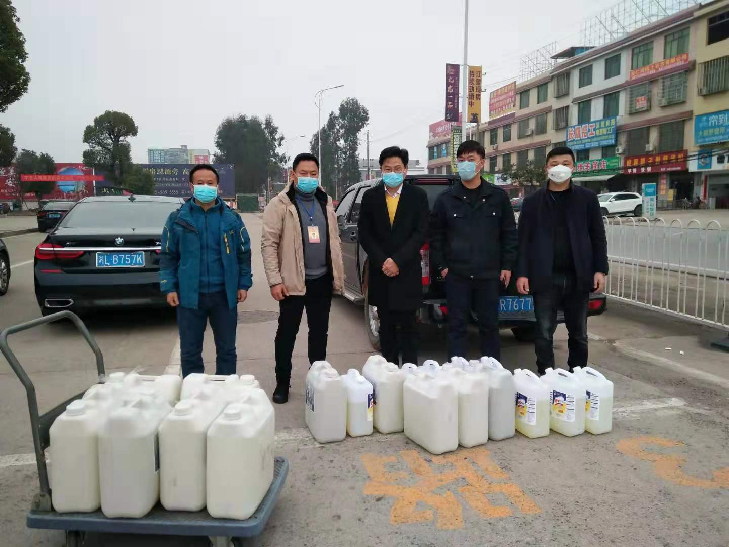 吴致用向安仁永乐车站捐赠防疫物资