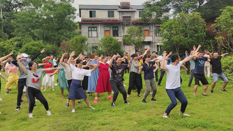 副水、通达：开展团队户外拓展活动